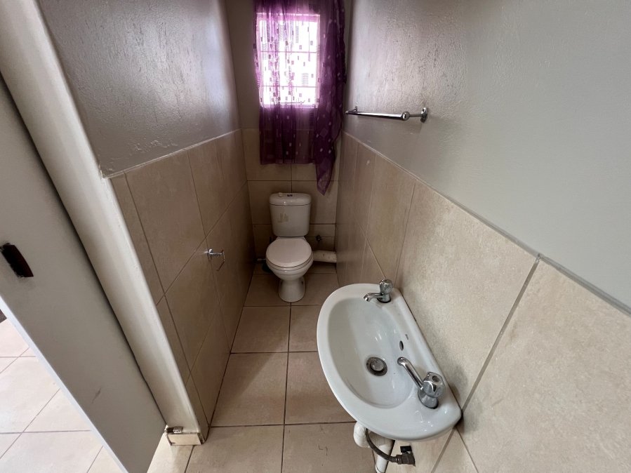 To Let 1 Bedroom Property for Rent in Irene Park North West